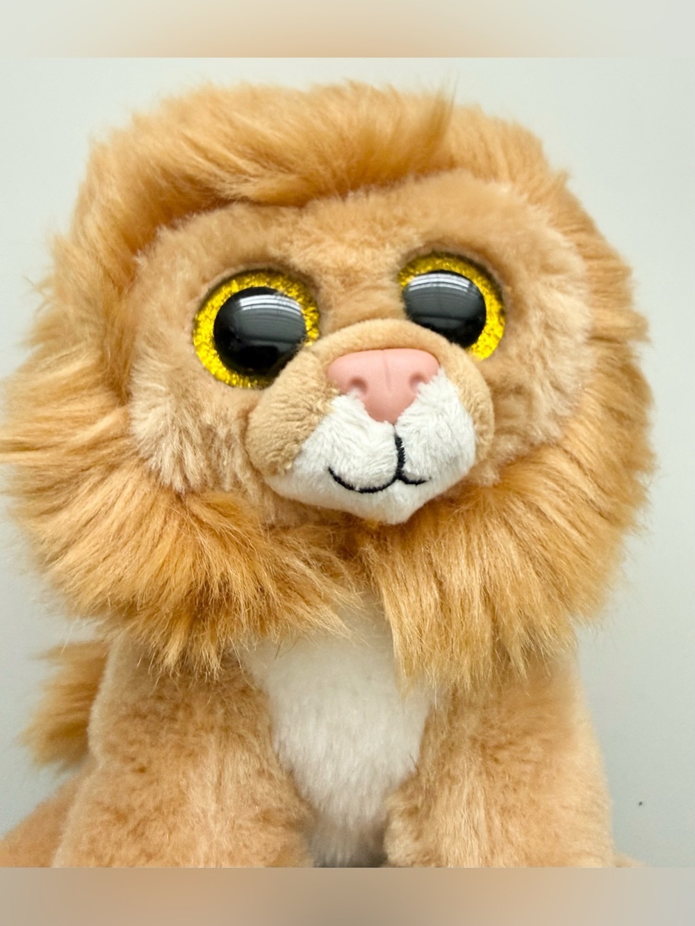 Ty Beanie Boo Louie the Lion -  Tan and White Plush Lion with Sparkle Gold Eyes